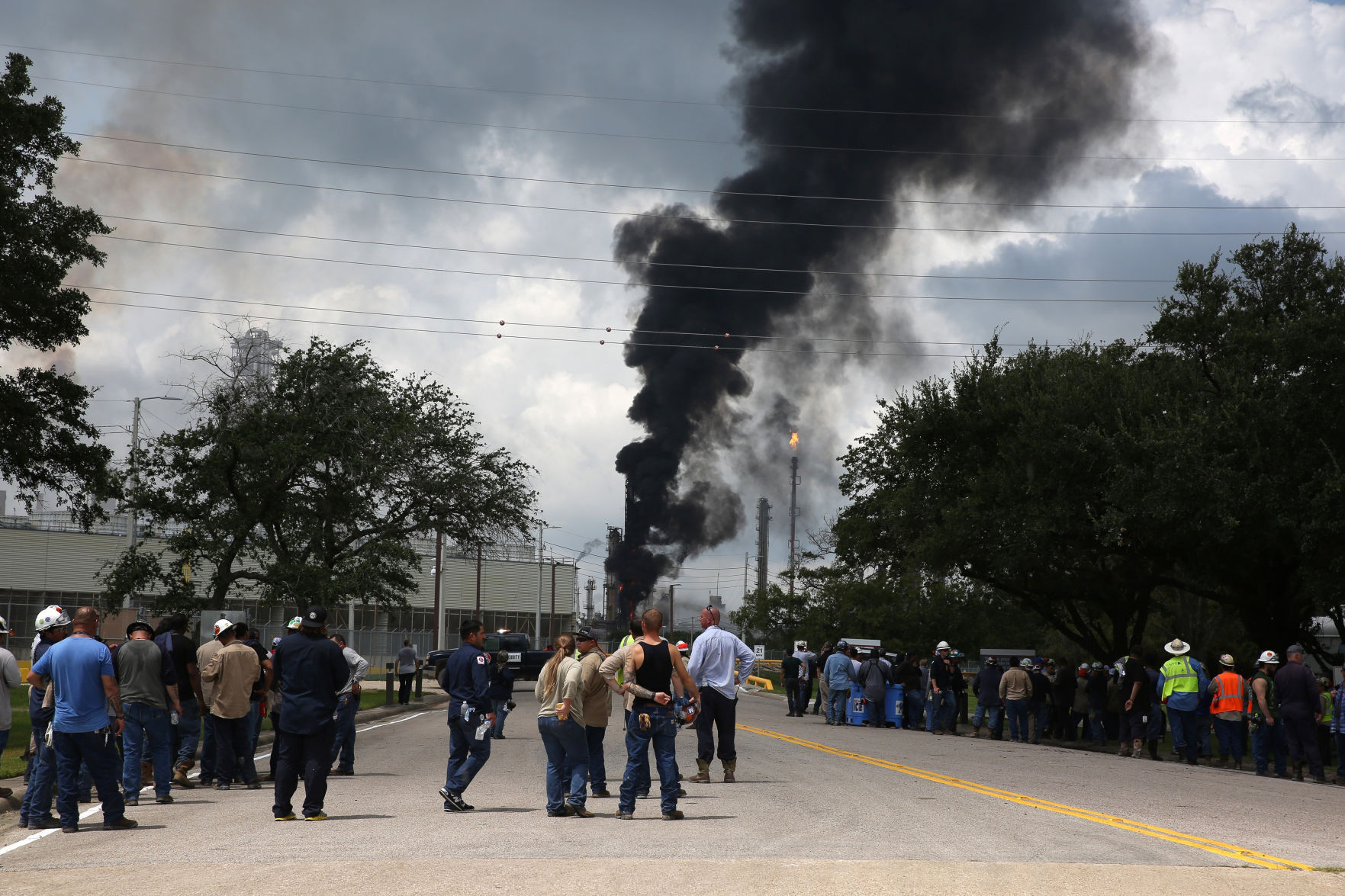 APTOPIX Texas Refinery Fire